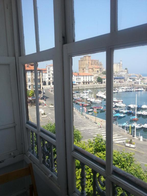 Pension "La Marina" Castro Urdiales Extérieur photo