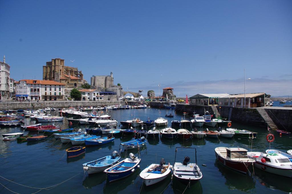 Pension "La Marina" Castro Urdiales Extérieur photo