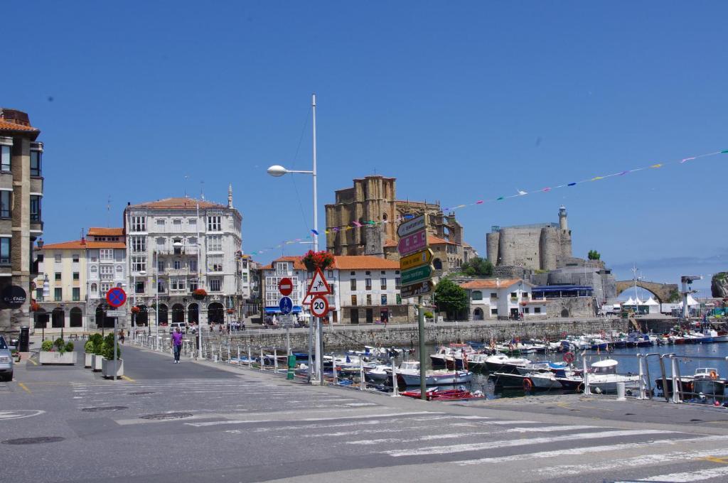 Pension "La Marina" Castro Urdiales Extérieur photo